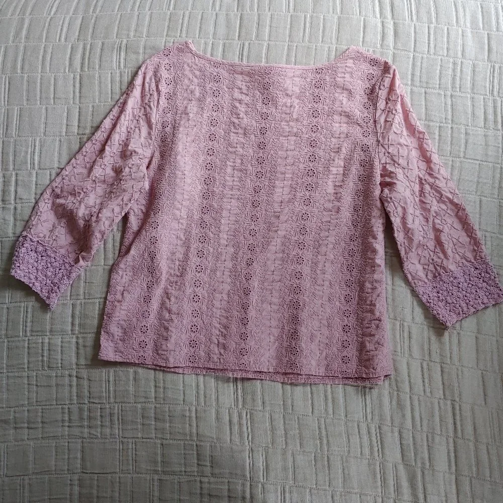 GAP eyelet top with 3/4-length sleeves (size S) - Picture 3 of 6